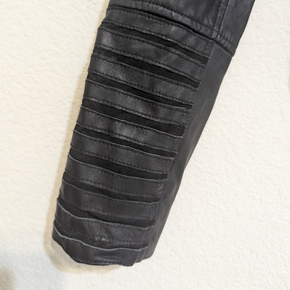 Marciano Leather Jacket, lamb leather, feminine cut, moto style, size XSmall - Picture 3 of 9